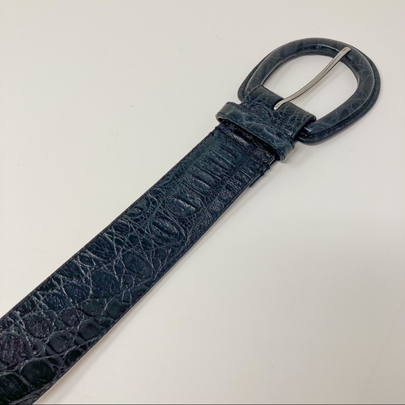 This is a beautiful belt. Only reposting because it doesn’t fit me - Picture 2 of 11